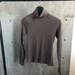 Lett Ribbed Turtleneck